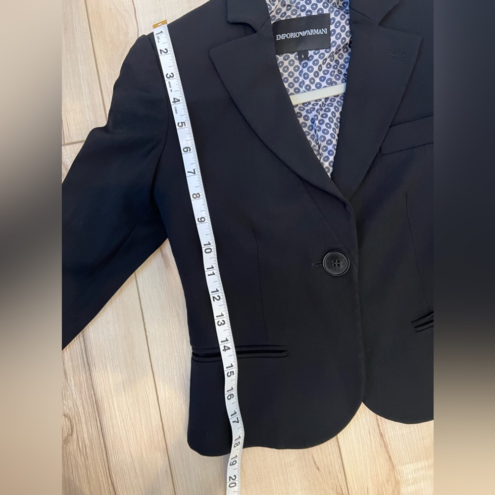 Emporio Armani black cropped blazer 🖤 - Picture 3 of 14